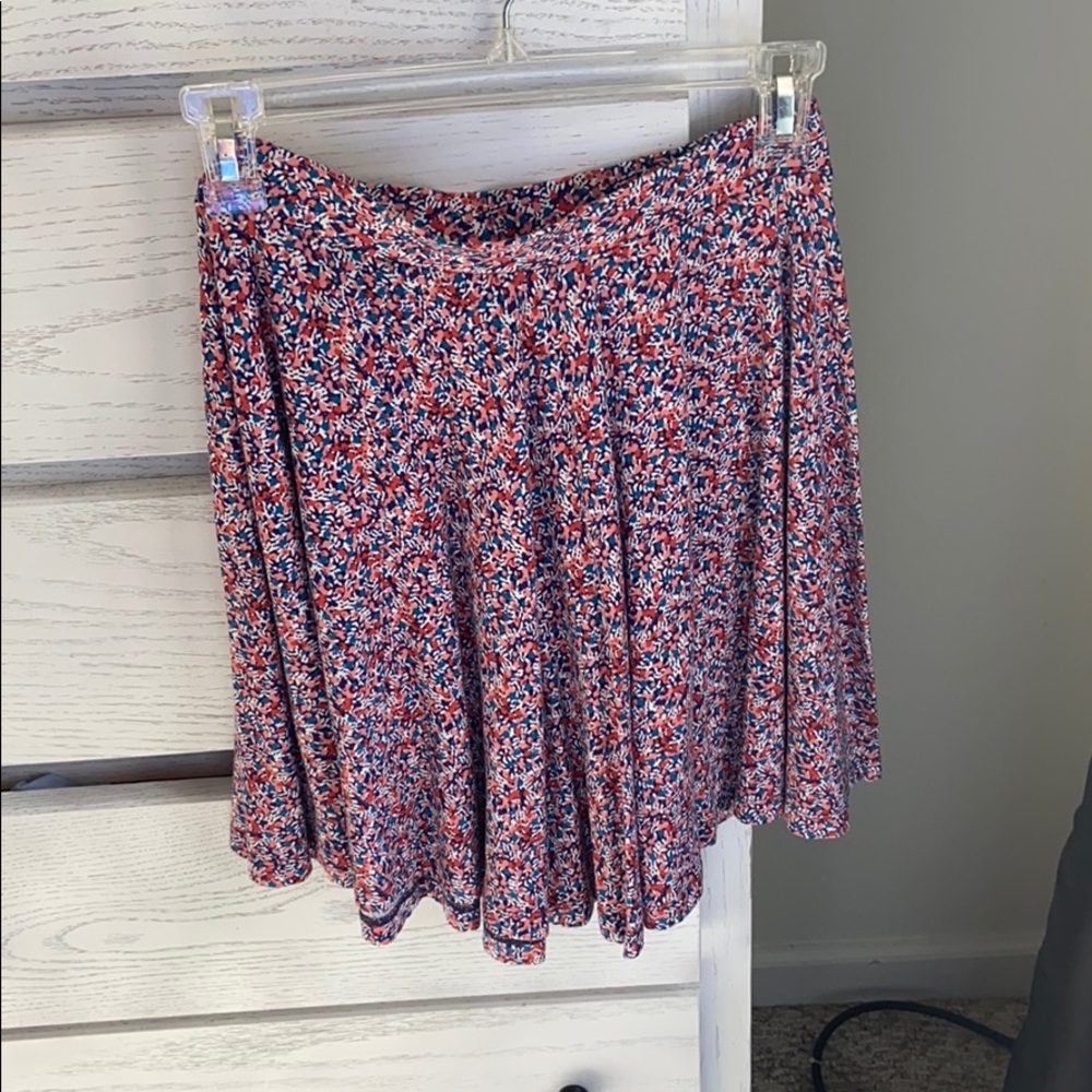 Floral print skirt.